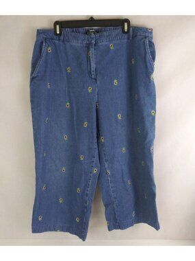 Briggs New York Women's Denim Capris With Embroidered Floral Designs 36x21